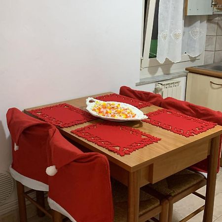 Casa Flea - Holiday Apartment With 2 Bedrooms Gualdo Tadino Buitenkant foto
