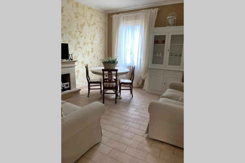 Casa Flea - Holiday Apartment With 2 Bedrooms Gualdo Tadino Buitenkant foto