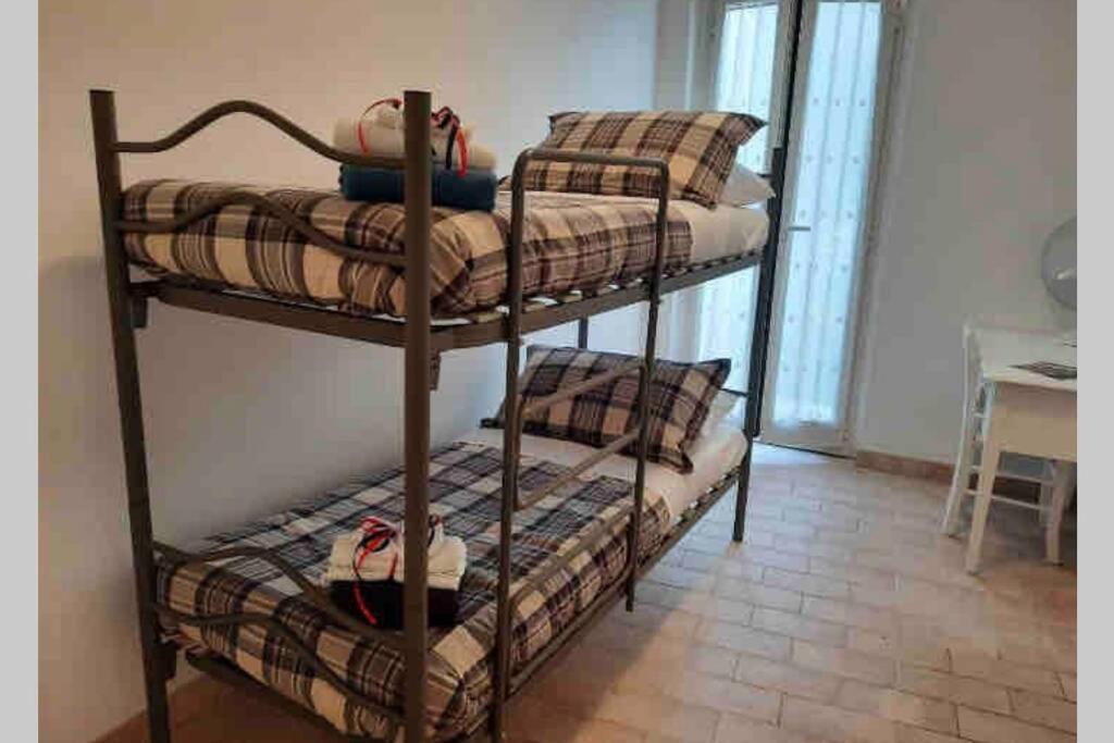 Casa Flea - Holiday Apartment With 2 Bedrooms Gualdo Tadino Buitenkant foto