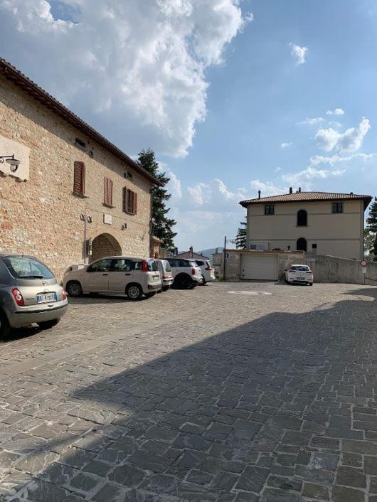 Casa Flea - Holiday Apartment With 2 Bedrooms Gualdo Tadino Buitenkant foto