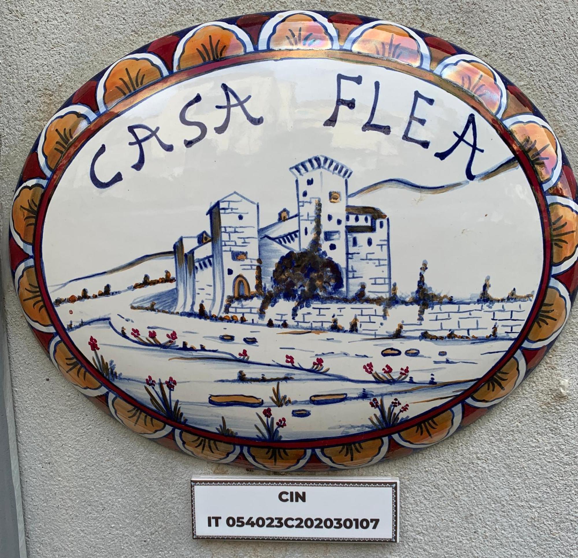 Casa Flea - Holiday Apartment With 2 Bedrooms Gualdo Tadino Buitenkant foto